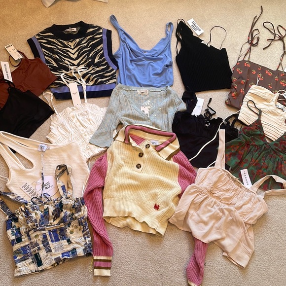 Trendy clothing mystery bundle - Picture 3 of 3